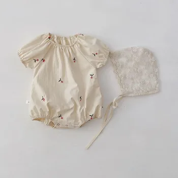 2020 Sommer Baby Piger Tøj Koreansk Stil Baby Jumpsuits Piger Tøj Cherry Emobroidery Baby Bodyer Søde Blonder Hat Spædbarn