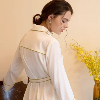 Forår og autumnl nye silke pyjamas for kvinder modeller revers lange ærmer casual to-stykke mode løs home service nattøj