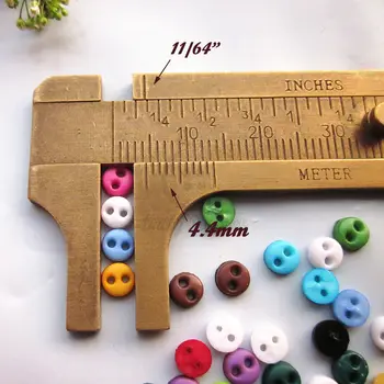 Mini knapper 250pcs 4mm lille dukke knapper blandet / 1 farve scrapbog crafting dukker dekorative tilbehør engros